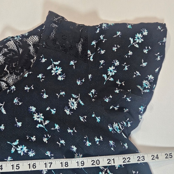 Torrid Blouse Womens 1 Black Blue Floral Lace Yoke Flutter Sleeve Top‎ Plus Size - Picture 5 of 9